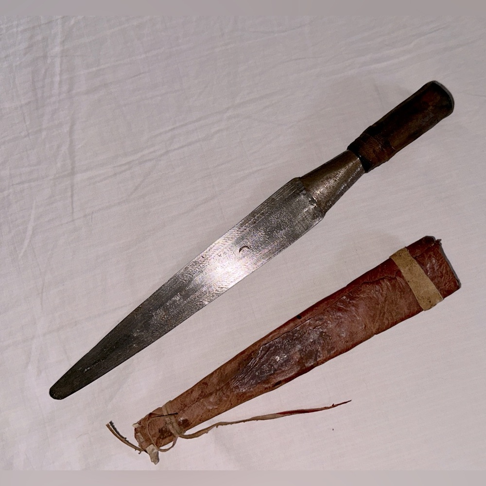 Handcrafted Rwandan Ceremonial Blade with Leather Sheath - Picture 3 of 5